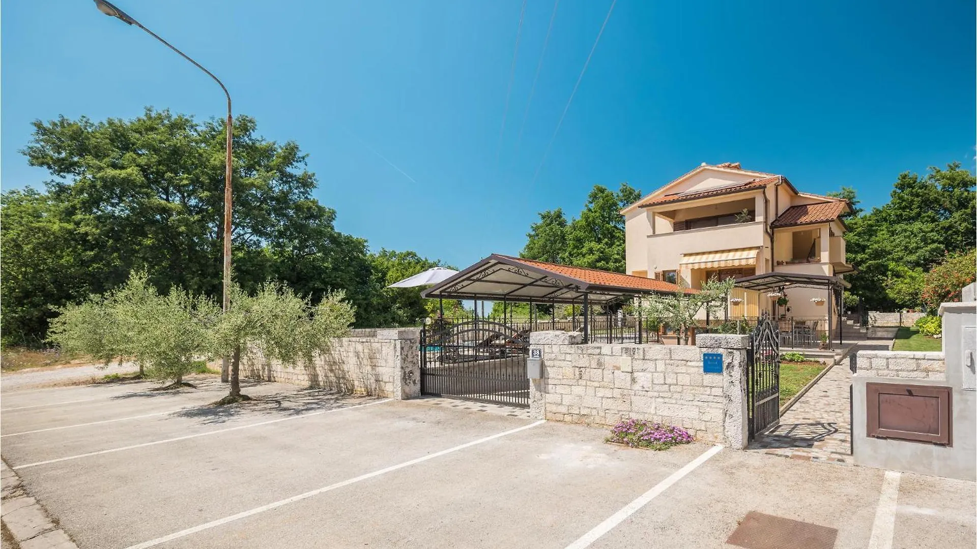 Awesome Apartment In Porec With Kitchen